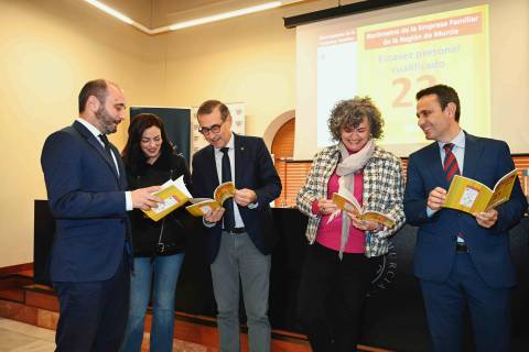 Imagen de la Universidad de Murcia de la presentación del barómetro.